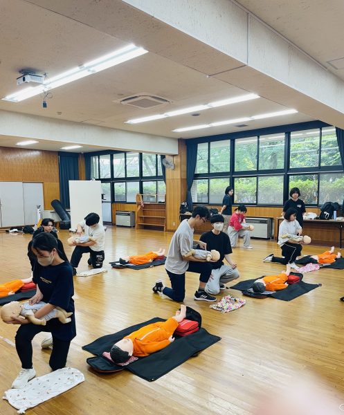 2025年は短大2号館リズム室で実際に講習を受けました